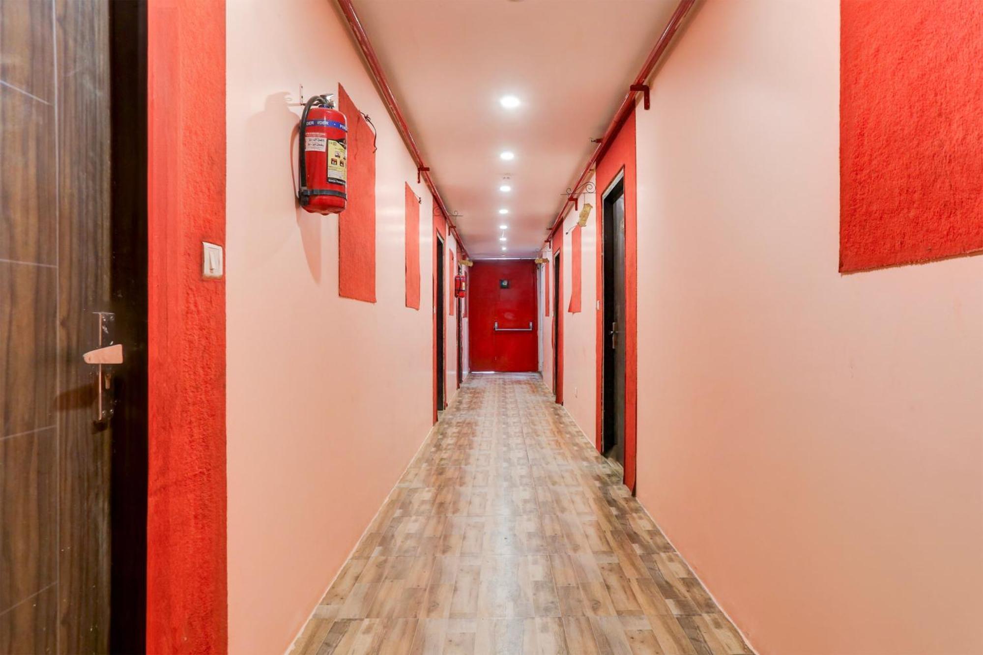 Super Hotel O S J Residency Dillí Exteriér fotografie